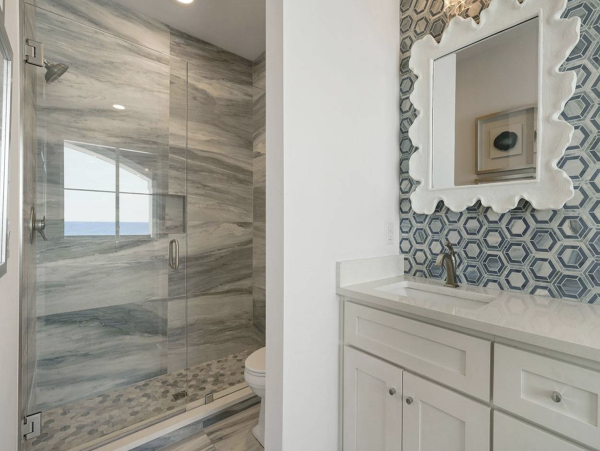 Beachfront Luxury Six Bedroom Vacation Rental in Destin with Rooftop Pool
